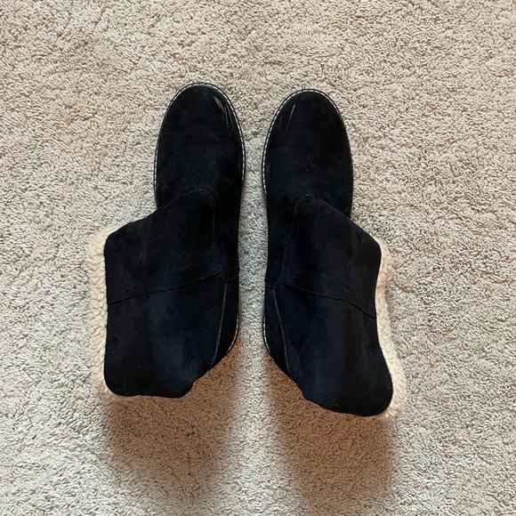 Maurice’s Boots: Size 10, Black w/ Tan Sherpa Lining - Picture 2 of 3